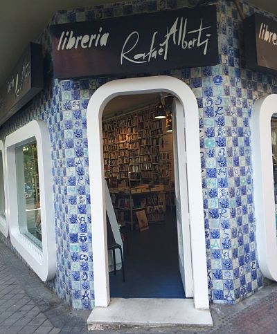 Un recorrido por nuestras mesas de libros