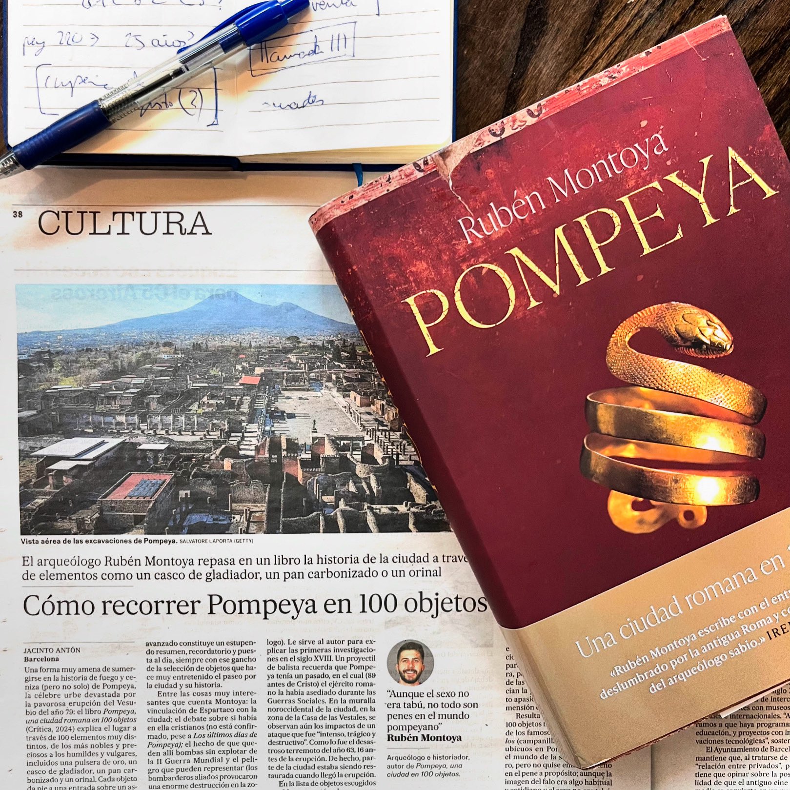 RUBÉN MONTOYA, Pompeya. Una ciudad romana en 100 objetos (Crítica)
