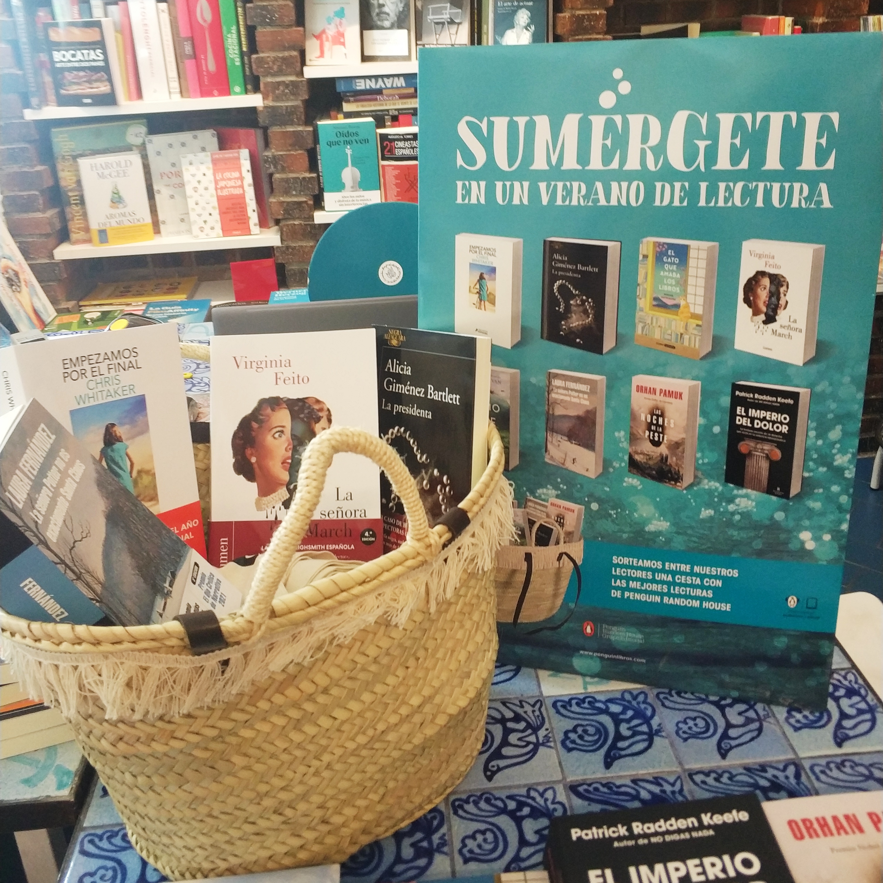 ¡Regalamos una cesta llena de libros!