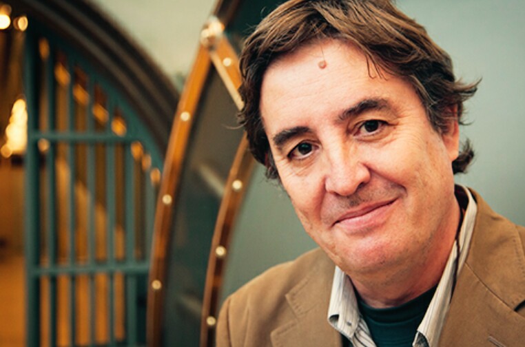 LUIS GARCÍA MONTERO, 'Balada en la muerte de la poesía' (Visor)