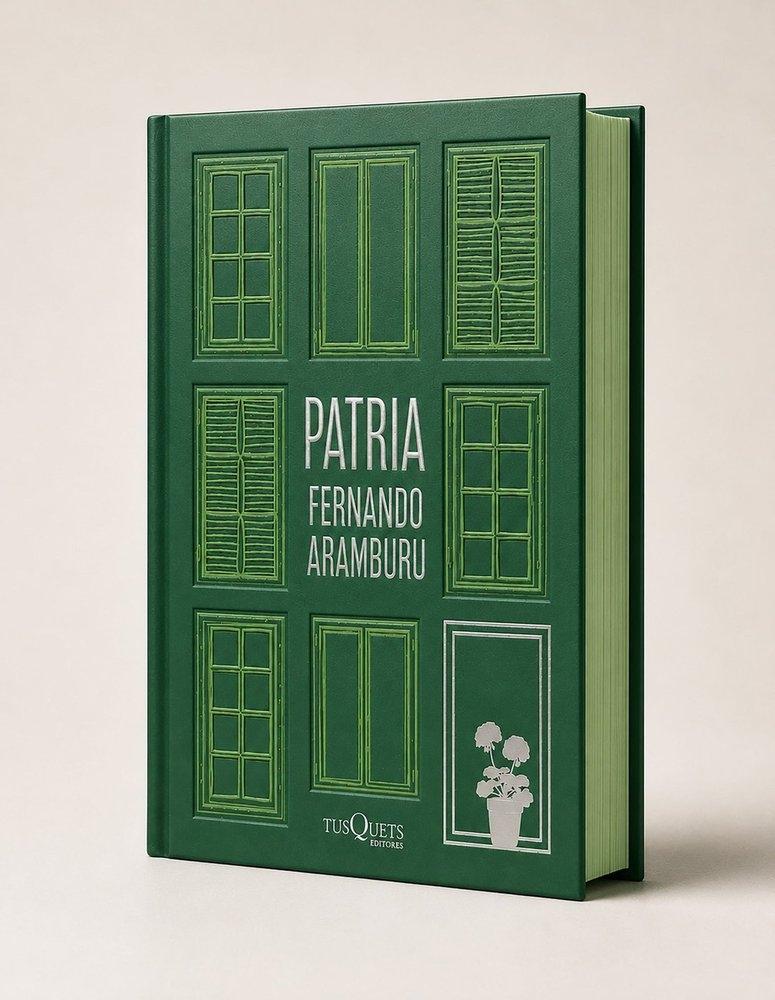 Patria (edición 10 aniversario con cantos tintados)